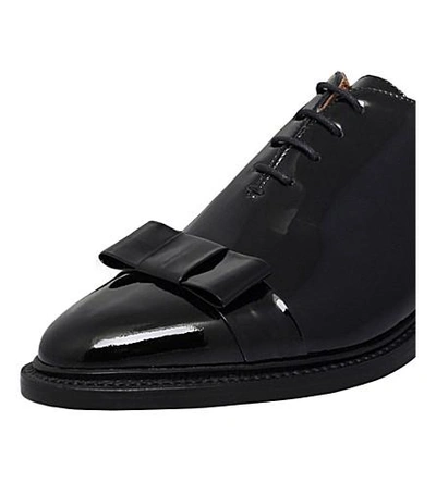 Shop Thom Browne Bow-detail Patent-leather Brogues In Black