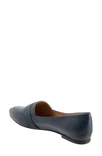 Trotters Emmett Pointed Toe Loafer Flat In Navy
