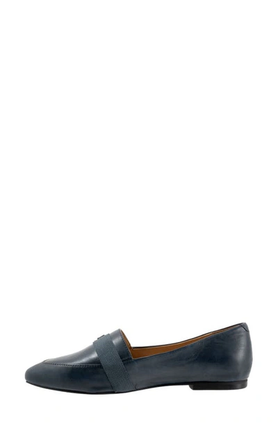 Trotters Emmett Pointed Toe Loafer Flat In Navy