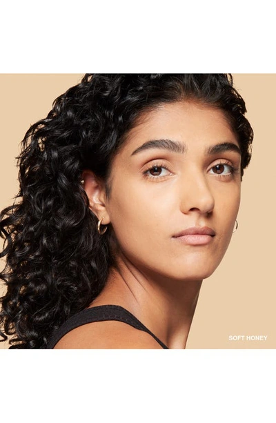 Bobbi Brown Sheer Finish Pressed Powder In Soft Honey