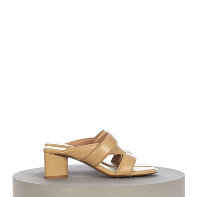 Pre-owned Bottega Veneta 840$ 'the Band' Strap Mule Sandal, Cane Sugar Leather, Padded In Beige