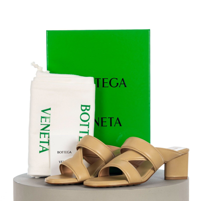 Pre-owned Bottega Veneta 840$ 'the Band' Strap Mule Sandal, Cane Sugar Leather, Padded In Beige