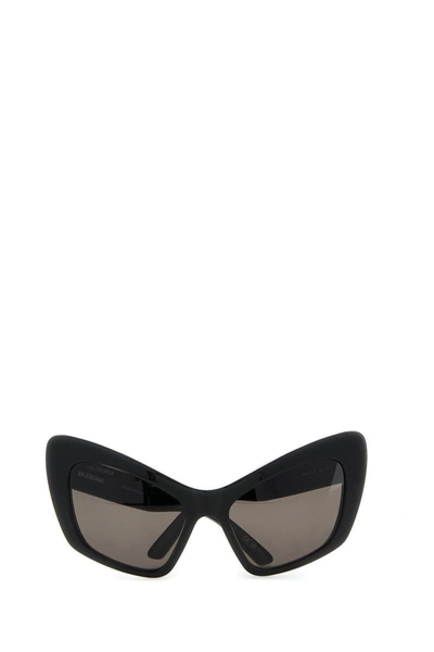 Shop Balenciaga Sunglasses In 1000