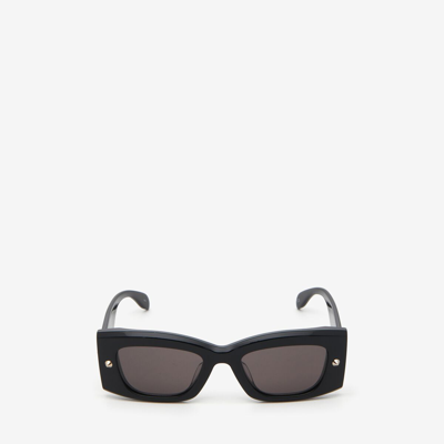 Shop Alexander Mcqueen Spike Studs Rectangular Sunglasses In Black/smoke