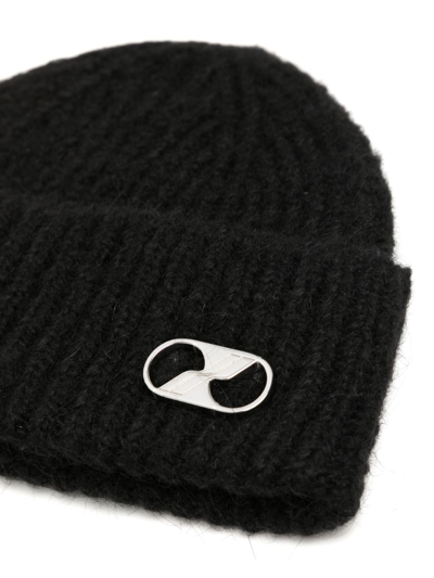Shop We11 Done Logo-plaque Ribbed-knit Beanie In Black