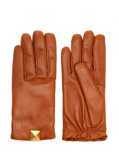 Shop Valentino Roman Stud Gloves In Brown