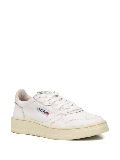 Shop Autry Medalist Low Wom Sneakers In White