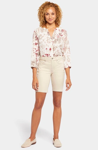 Nydj Ella Floral Print Side Slit Bermuda Shorts In Feather