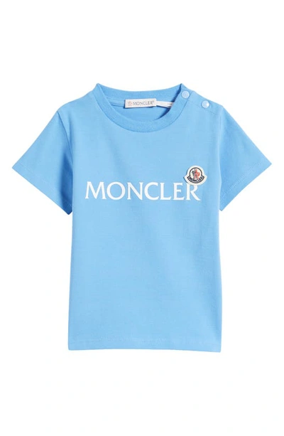 Shop Moncler Kids' Logo Graphic T-shirt In Blue
