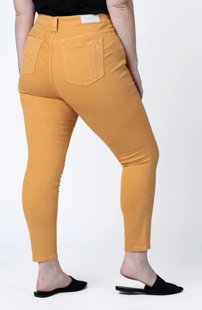 Slink Jeans Medium Rise Jeggings In Clementine