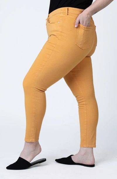 Slink Jeans Medium Rise Jeggings In Clementine