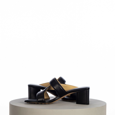 Pre-owned Bottega Veneta 840$ 'the Band' Strap Mule Sandal, Black Leather, Padded