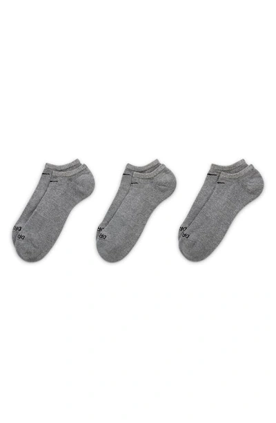 Shop Nike Dry 3-pack Everyday Plus No Show Socks In Carbon Heather/ Black