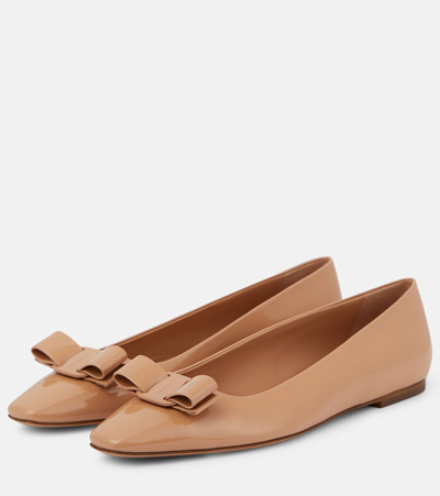 Shop Ferragamo Vara Bow Patent Leather Ballet Flats In Beige