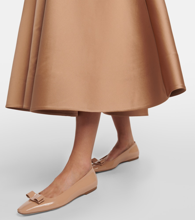 Shop Ferragamo Vara Bow Patent Leather Ballet Flats In Beige