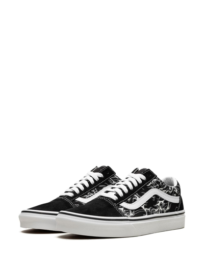 Shop Vans Old Skool "flames" Sneakers In Schwarz