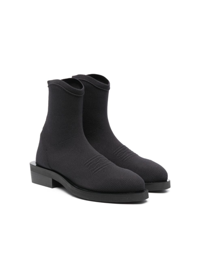 N°21 Logo-embroidered Pointed-toe Ankle Boots In Black