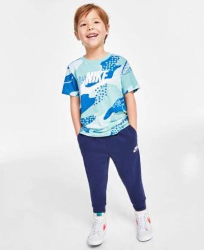 Shop Nike Toddler Little Boys Club Seasonal Camo T Shirt Sportswear Club Fleece Jogger Pants In Umidnight Navy
