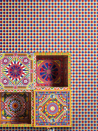 Dolce & Gabbana Geometric-print Wallpaper In Red