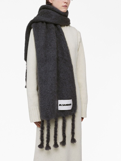 Shop Jil Sander Logo-patch Fringed Knitted Scarf In Grey