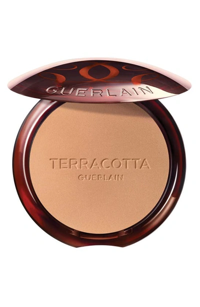 Shop Guerlain Terracotta Sunkissed Natural Bronzer Powder In 01 Light Warm