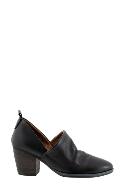 Bueno Kesia Block Heel Pump In Black