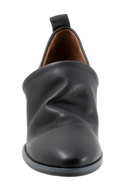 Bueno Kesia Block Heel Pump In Black