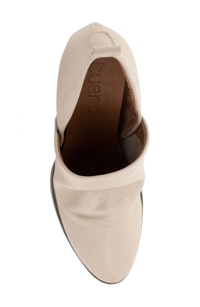 Bueno Kesia Block Heel Pump In Light Grey
