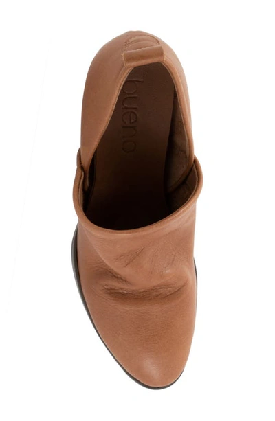 Bueno Kesia Block Heel Pump In Tan