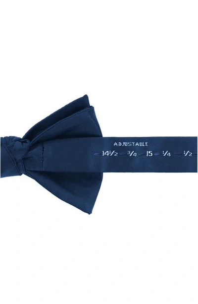 Trafalgar Sutton Pre Tied Bow Tie In Navy