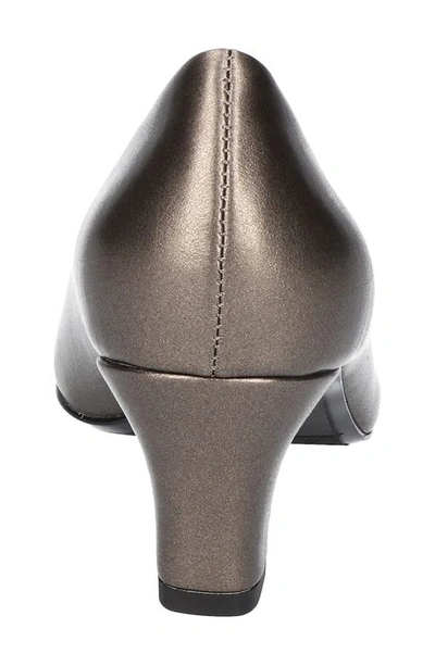 Easy Street Ballari Round Toe Pump In Pewter
