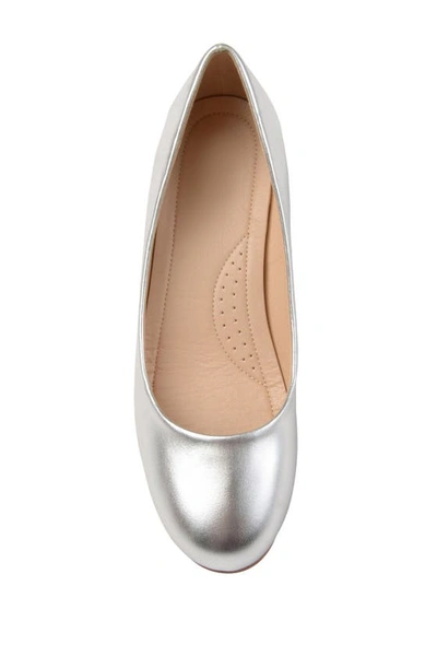 Journee Collection Collection Women's Comfort Saar Pump In Silver