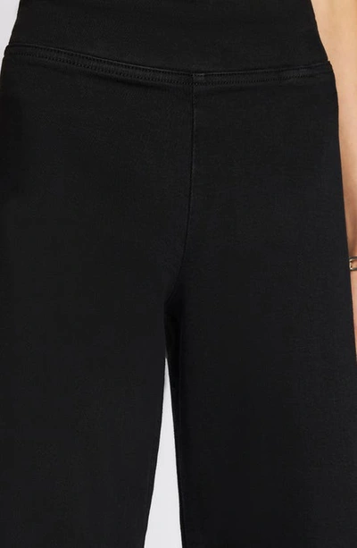 Frame Cotton Blend Jet Set Wide Leg Cropped Jeans In Sheen Noir In Sheen Noir