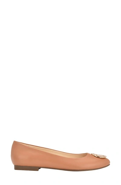Tommy Hilfiger Ganimnay Flat In Natural