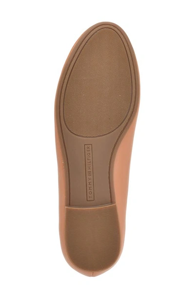 Tommy Hilfiger Ganimnay Flat In Natural