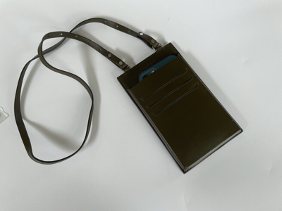 Pre-owned Bottega Veneta Black Leather Lanyard Phone Case Wallet 578205 Green Stripe