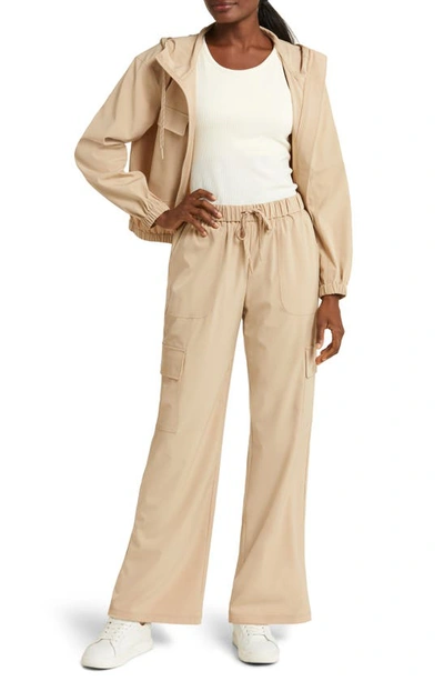 Zella Interval Utility Cargo Pants In Tan Nomad