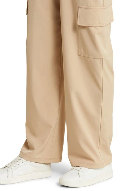 Zella Interval Utility Cargo Pants In Tan Nomad