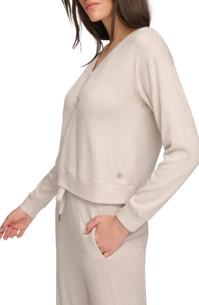 Andrew Marc Sport Hacci Long Sleeve Crop Henley In Twine