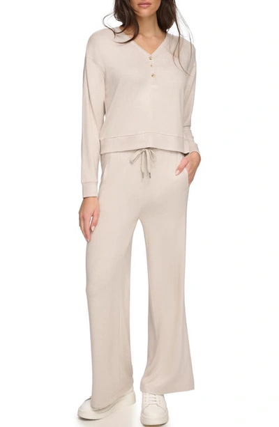 Andrew Marc Sport Hacci Long Sleeve Crop Henley In Twine