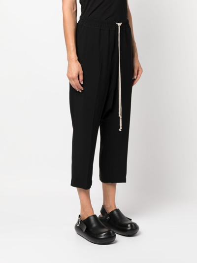 Rick Owens Drop-crotch Drawstring Cropped Trousers In Schwarz