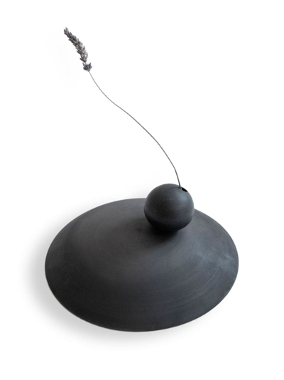 "CHARRED SPHERE 陶瓷花瓶（12,5厘米）"