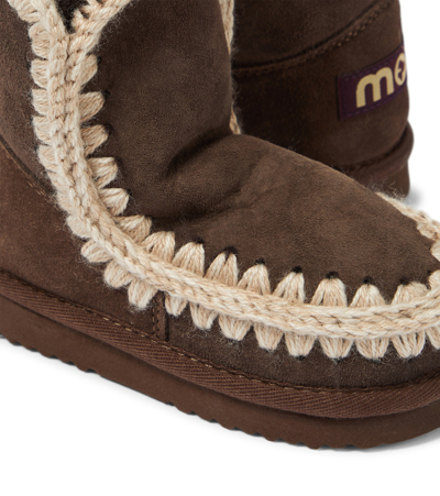 羊毛皮衬里绒面革靴子