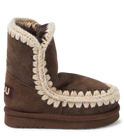 羊毛皮衬里绒面革靴子