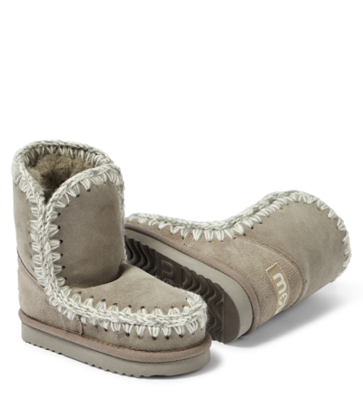 羊毛皮衬里绒面革靴子