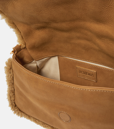 Jacquemus Le Bambimou Doux Shearling-trimmed Leather Shoulder Bag In Beige