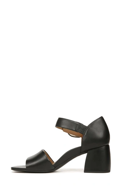 Vionic Chardonnay Block Heel Sandal In Black