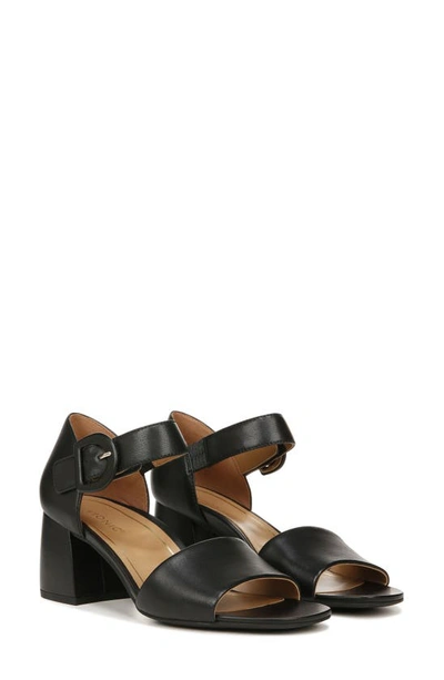 Vionic Chardonnay Block Heel Sandal In Black