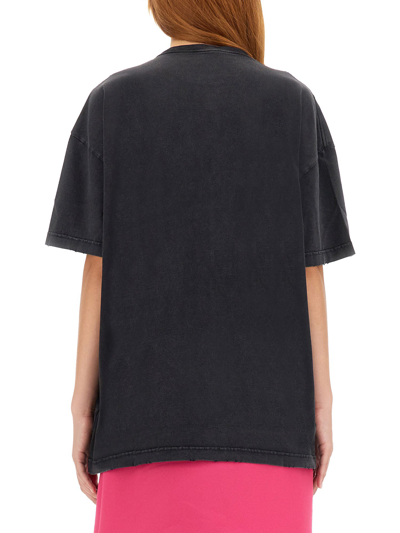 Shop Versace T-shirt With Worn Look In Nero