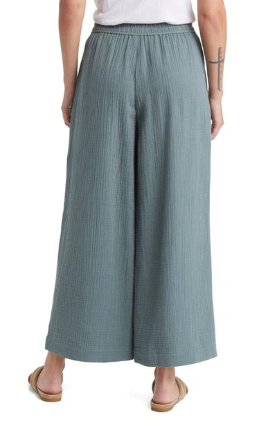 Shop Madewell Lightspun Untailored Crop Wide Leg Pants In Architect Green